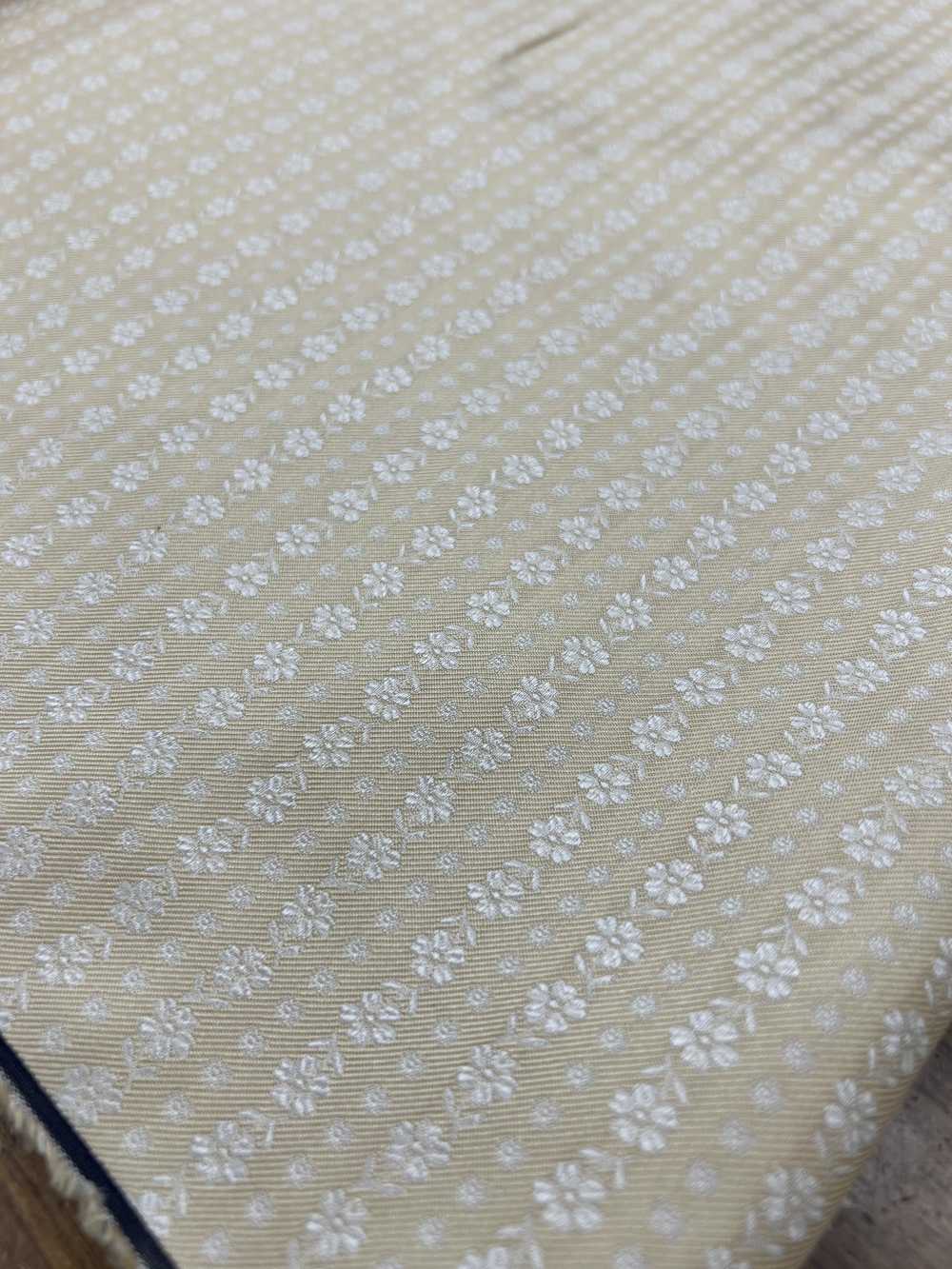 AI-6 Silk Jacquard Floral Pattern Beige [outlet][Textile] Yamamoto(EXCY)