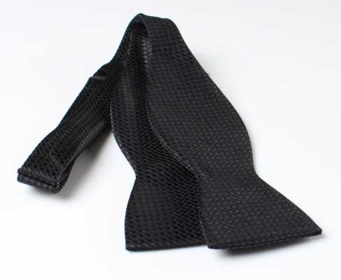 MT-986 Japanese-made Silk Hand-tied Bow Tie, Kanoko Pattern, Black